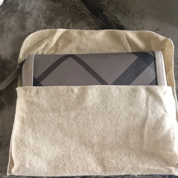 Burberry Smoke Nova Check Wallet - Picture 3 of 8